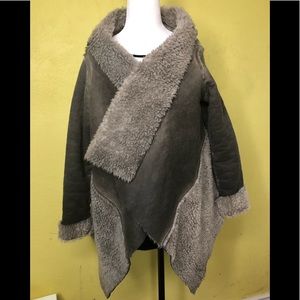 Brand New Woman’s Made in Italy 🇮🇹 Coat!